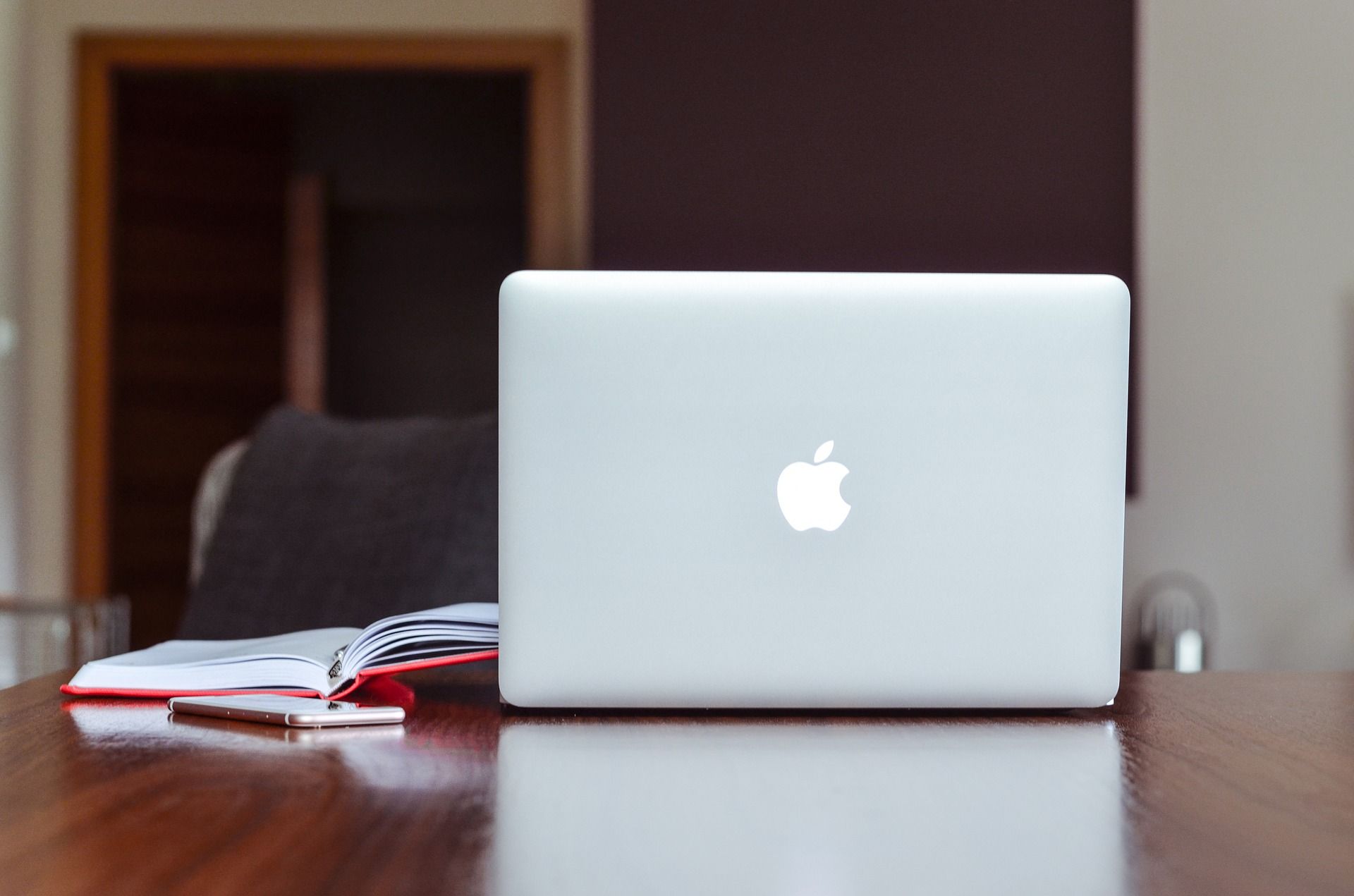 apple-g8a72a15d0_1920